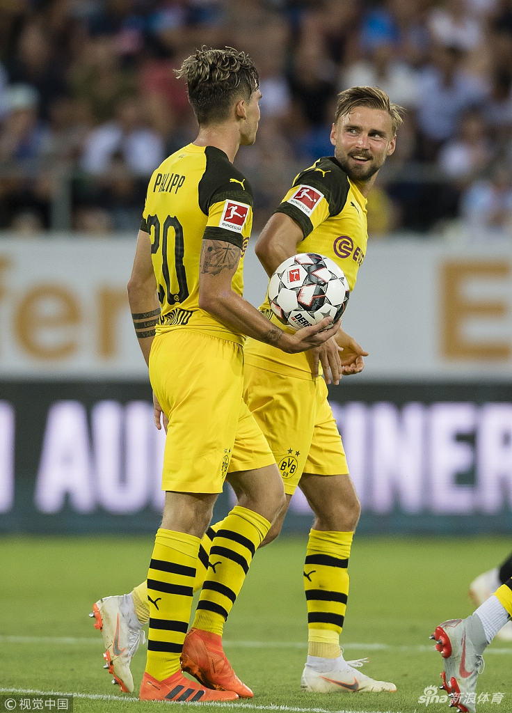 施梅尔策眼神示意