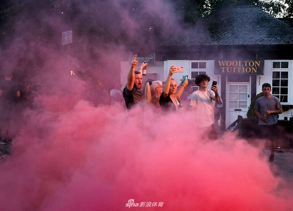 终于等到30年后的这一天！利物浦彻底疯狂