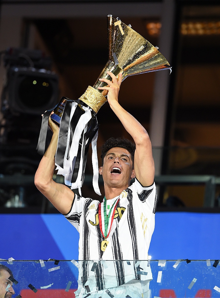 [意甲]尤文1-3罗马 主场捧杯狂欢