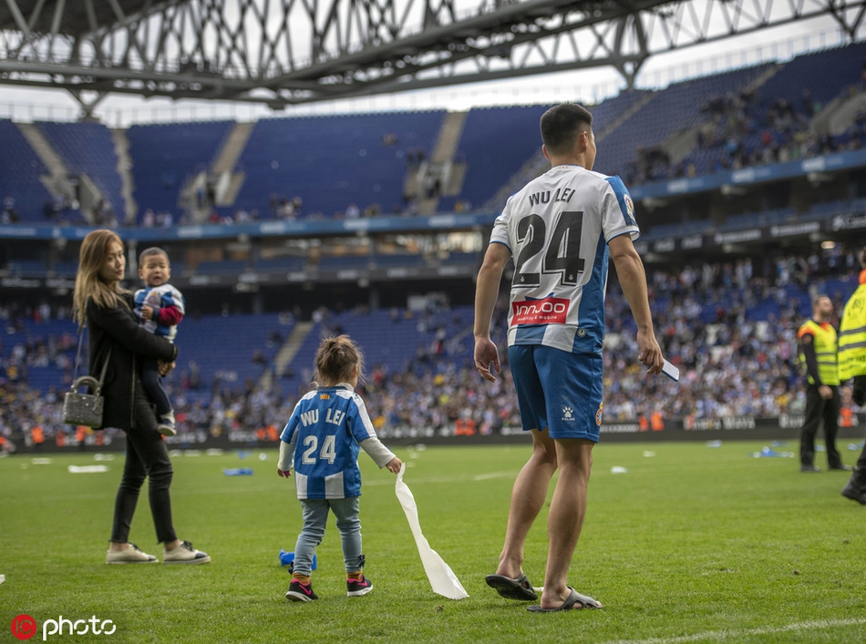 24号的大小背影