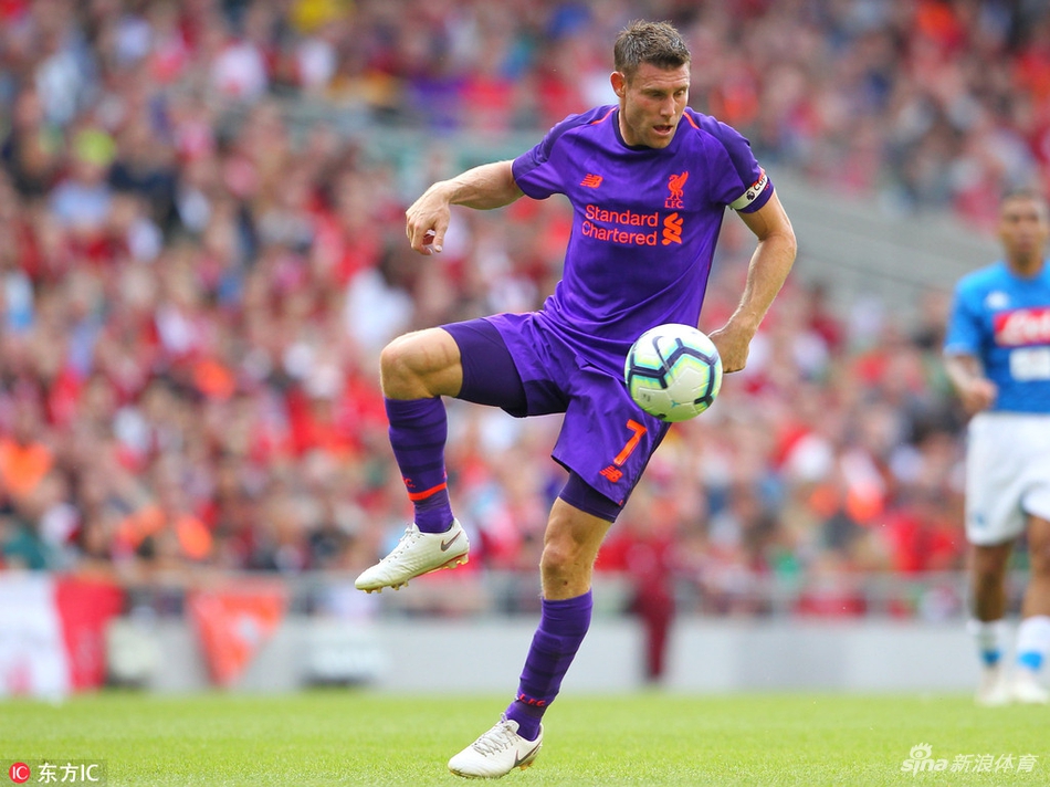 米尔纳轻巧停球