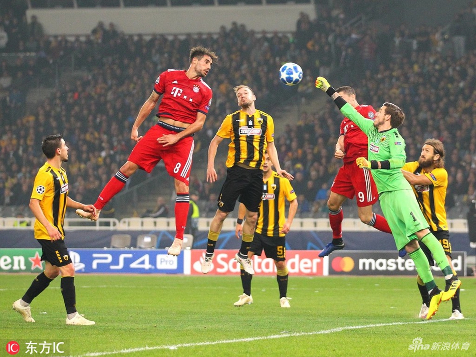 拜仁高点拼抢头球