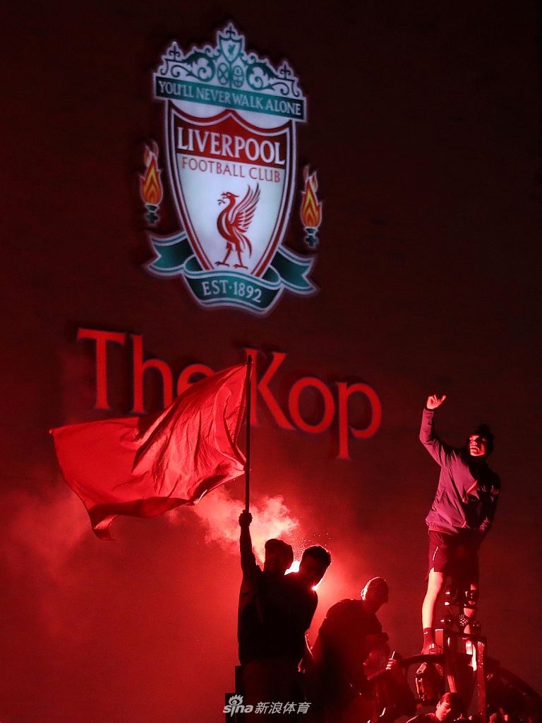终于等到30年后的这一天！利物浦彻底疯狂