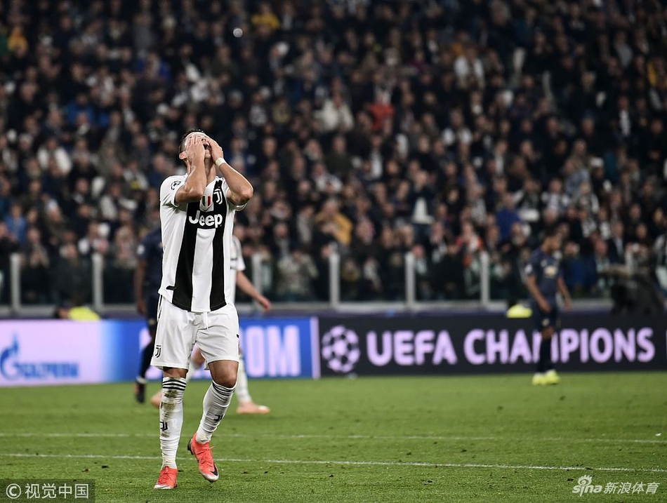 C罗赛后失落掩面