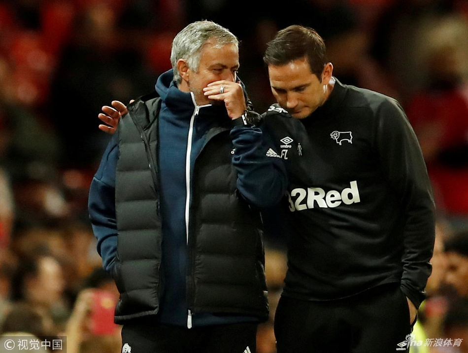 穆里尼奥向兰帕德细语