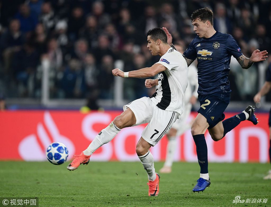 C罗脑后长眼迎球抽射打破僵局