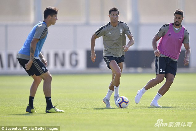 有赫迪拉等队友陪同