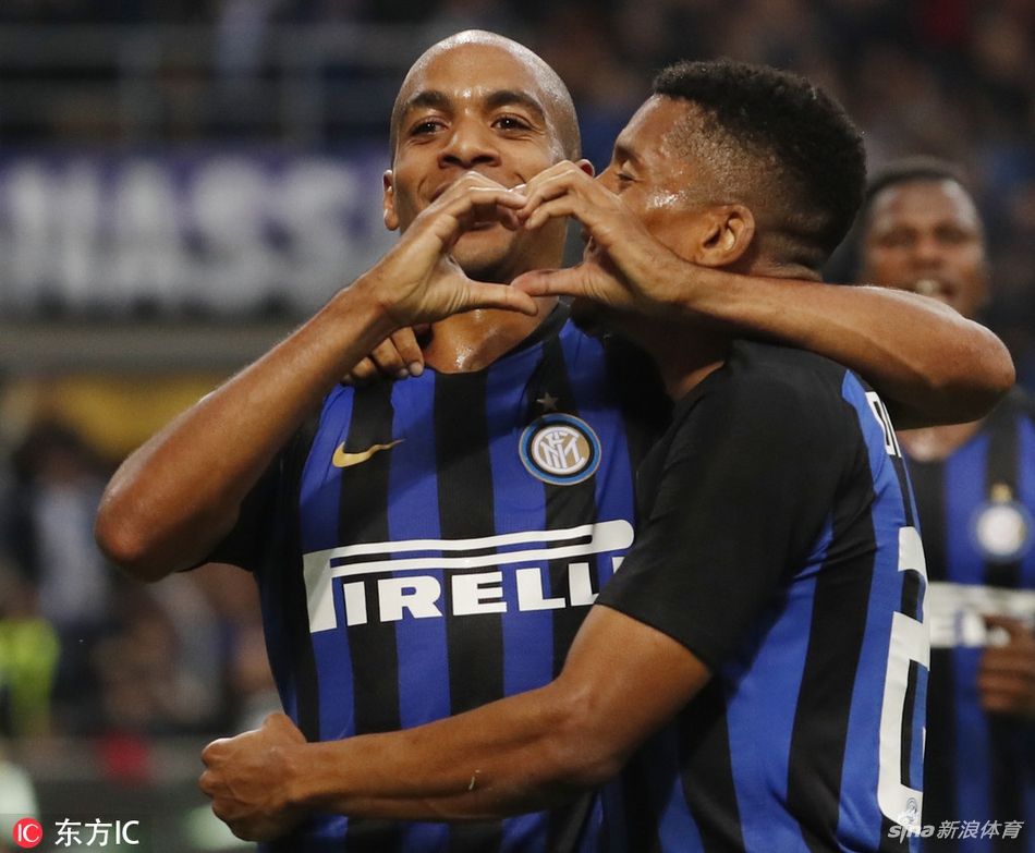 马里奥比心庆祝