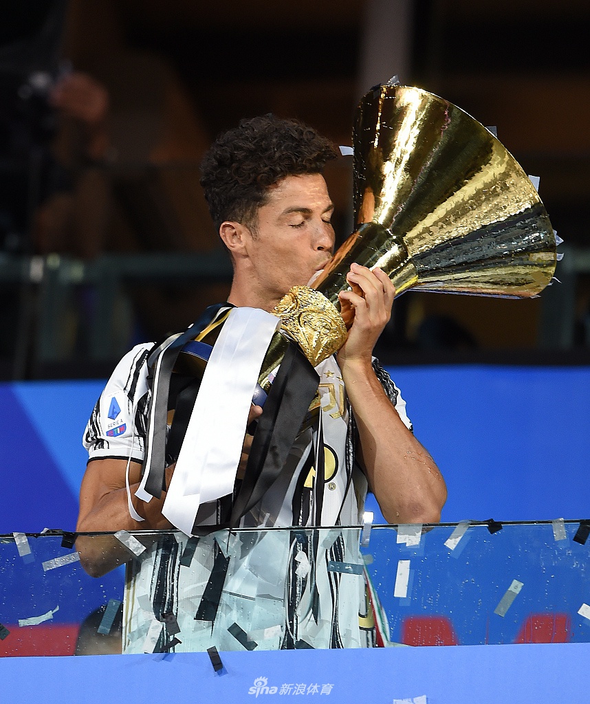 [意甲]尤文1-3罗马 主场捧杯狂欢