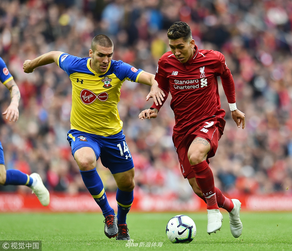 菲尔米诺带球推进