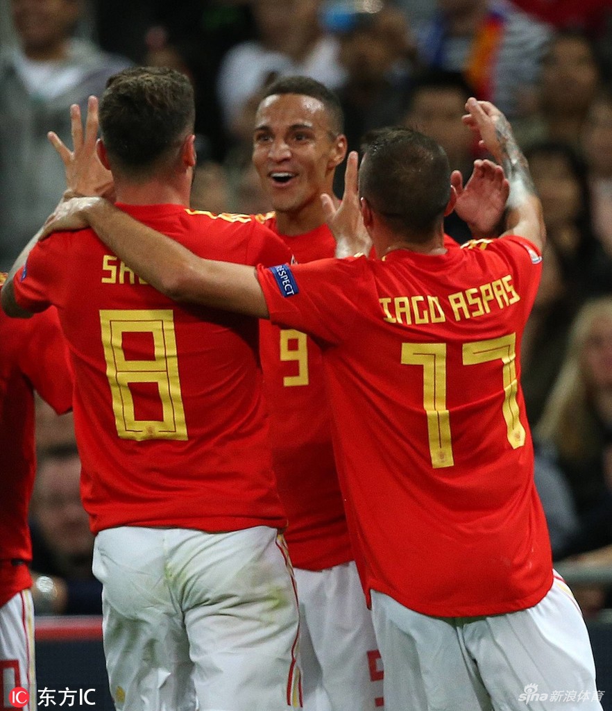 西班牙众将庆祝