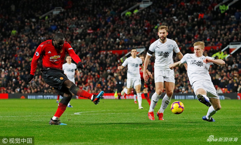 卢卡库近距离抽射