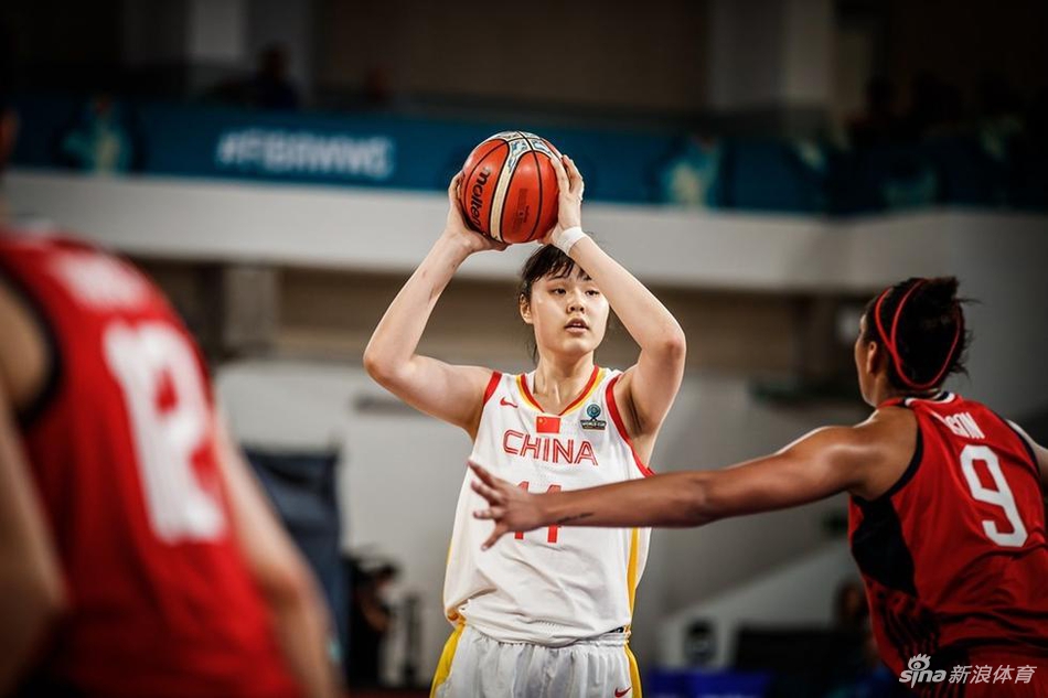 李月汝观察防守