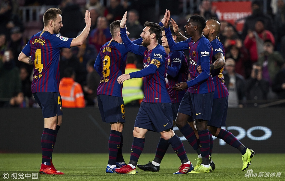 巴萨众将击掌相庆
