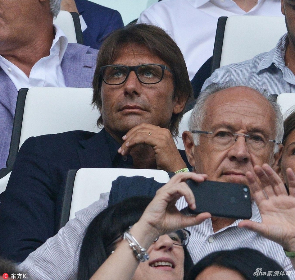 意大利名帅孔蒂现场观战