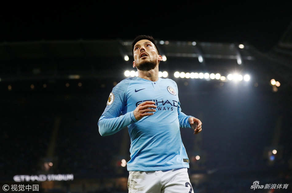 席尔瓦郁闷中柱