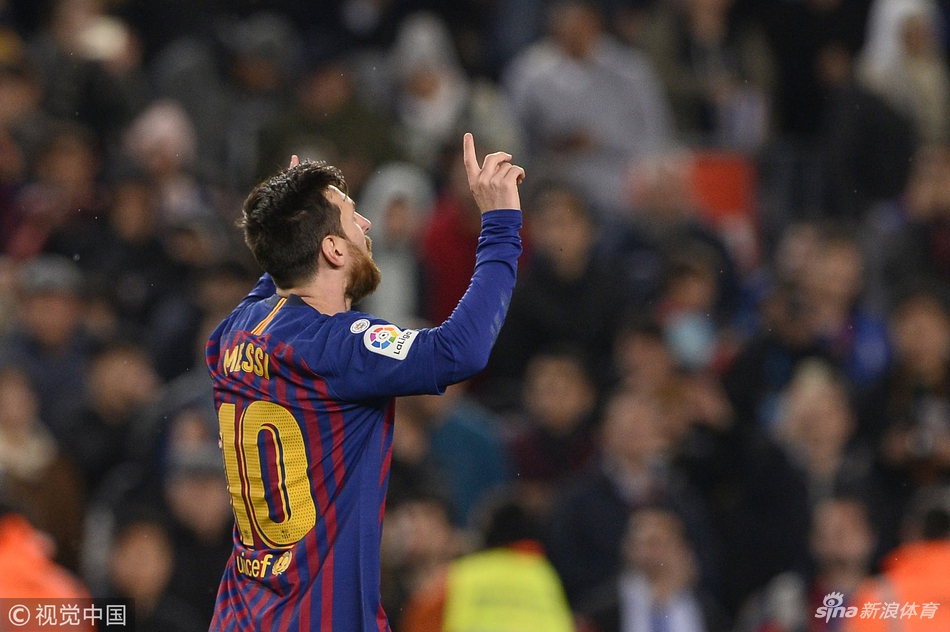 梅西指天庆祝