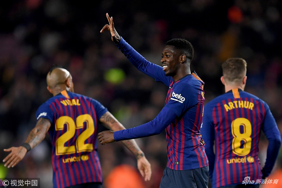 登贝莱致意梅西