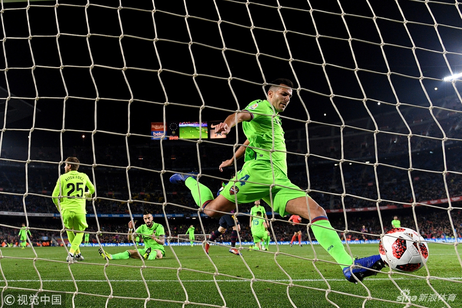 莱万特门将着实郁闷