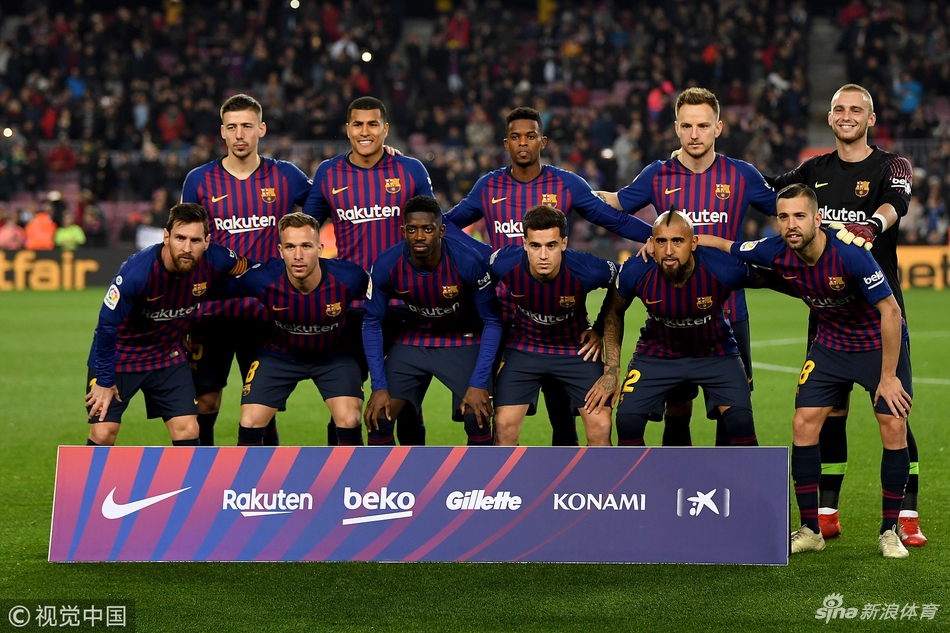 巴萨首发全家福