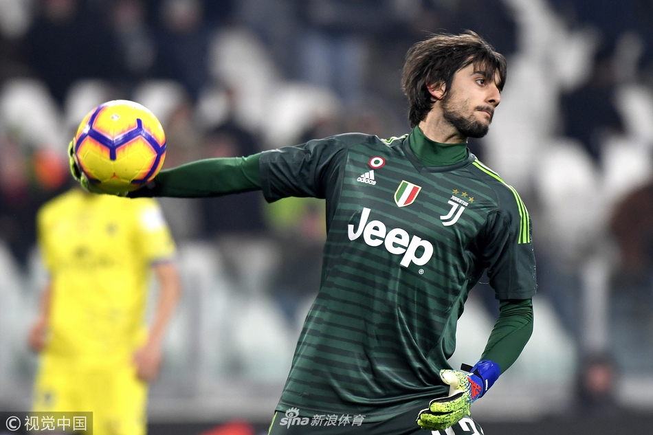 佩林本场担任首发门将