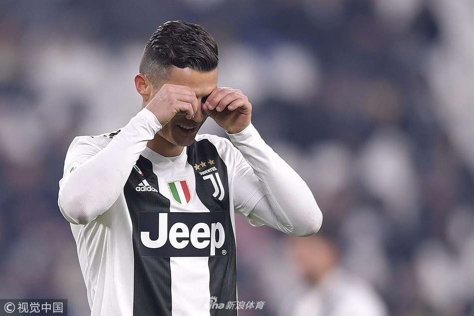 C罗罚失点球不开心...