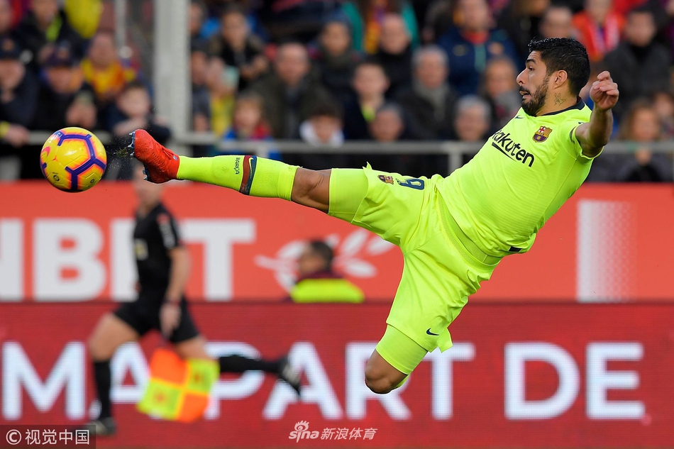 苏亚雷斯凌空抽射