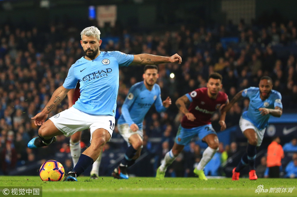 阿奎罗主罚点球