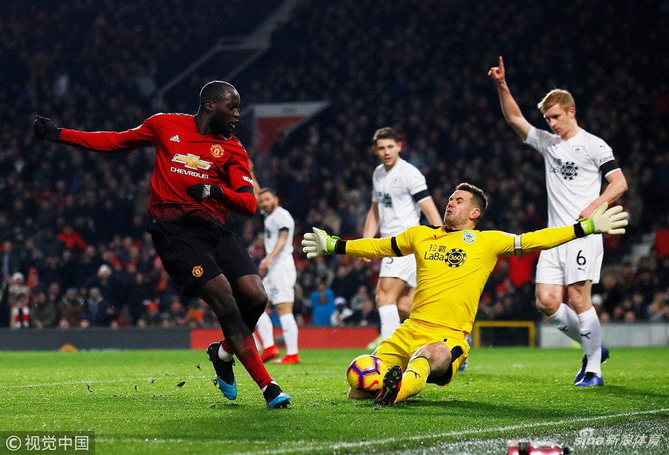 卢卡库小角度射门被拒