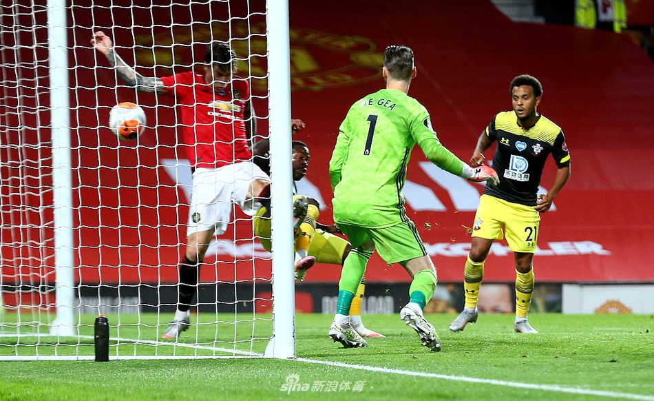 [英超]压哨丢球！曼联2-2南安普敦