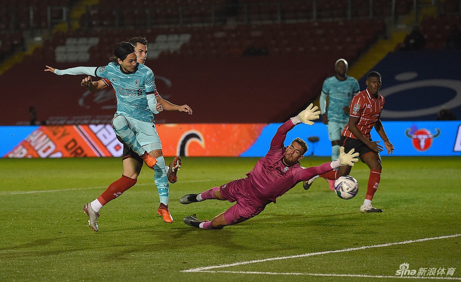 [联赛杯]利物浦7-2林肯城 南野拓实双响