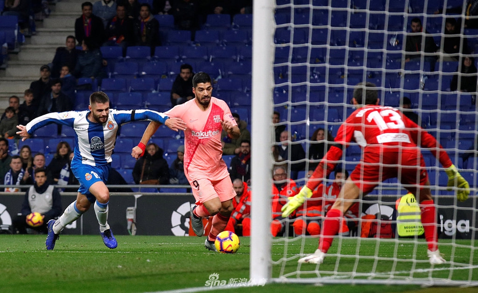 苏亚雷斯小角度破门