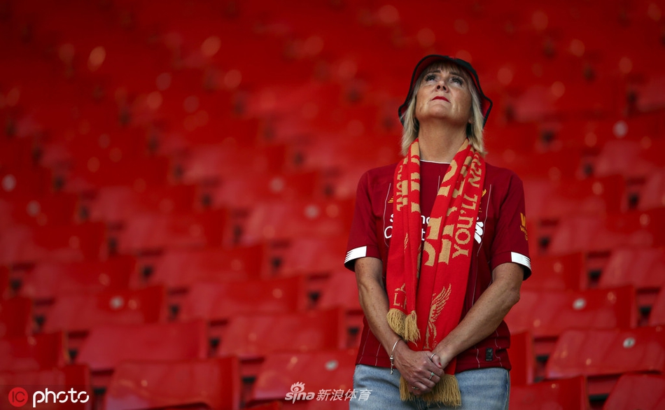 球迷久久不愿离去