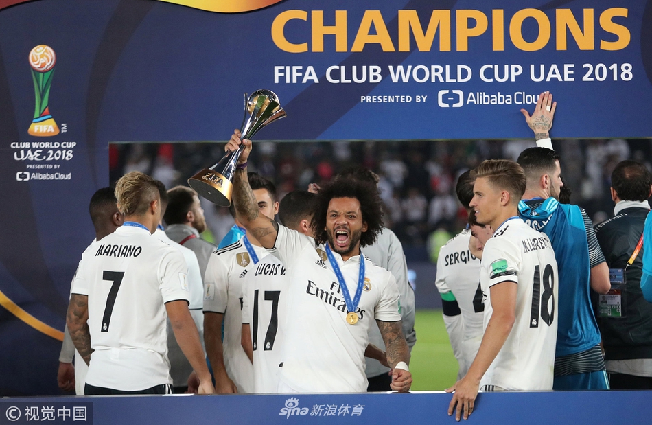 世俱杯三连冠!皇马众将激动捧杯