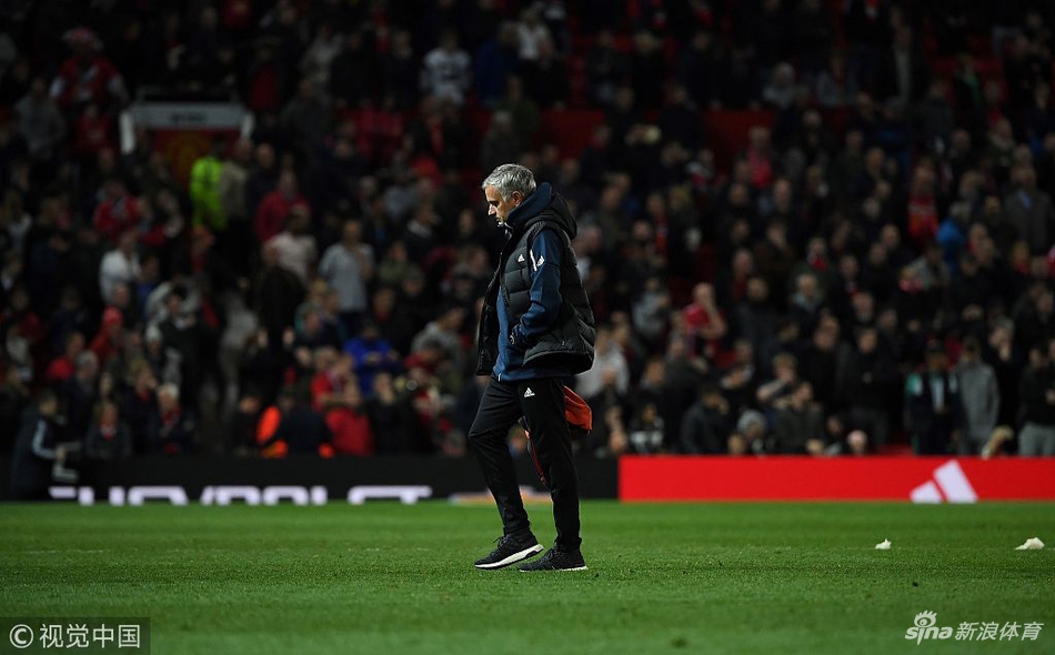 穆里尼奥落寞退场