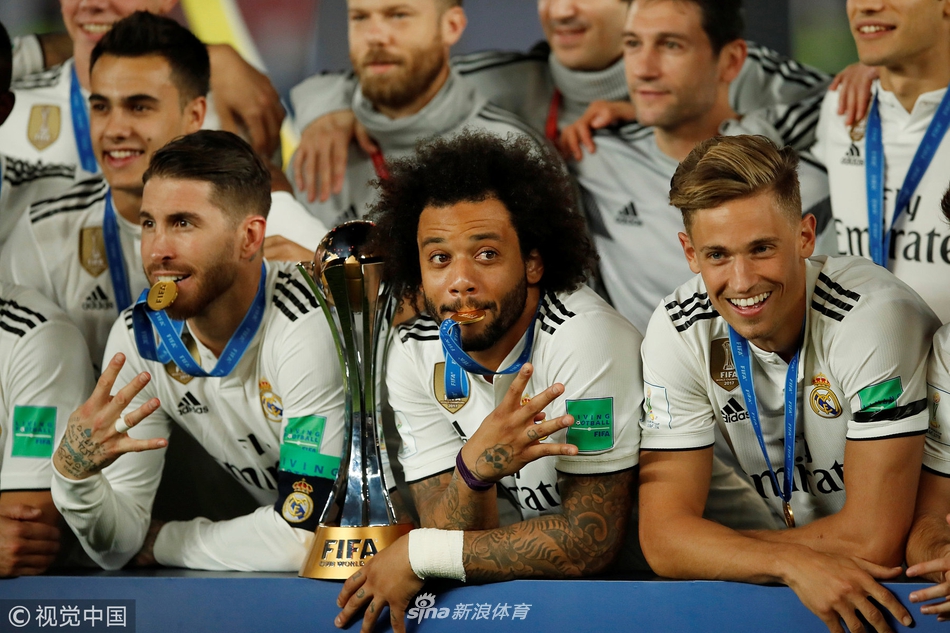 世俱杯三连冠!皇马众将激动捧杯