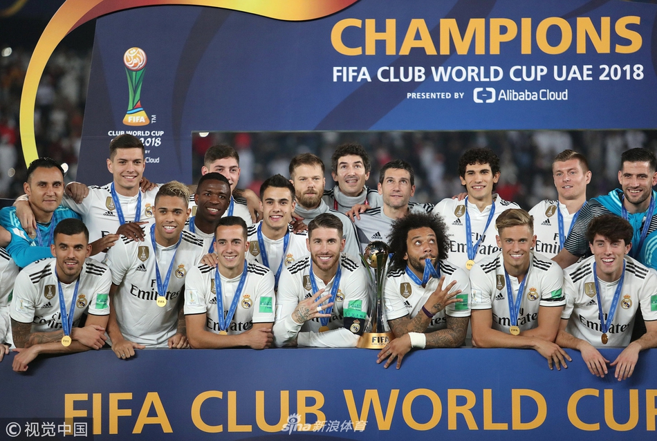 世俱杯三连冠!皇马众将激动捧杯