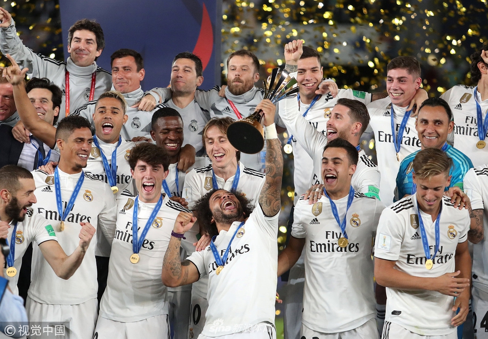 世俱杯三连冠!皇马众将激动捧杯