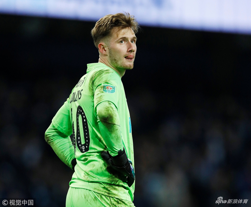 客队门将最郁闷