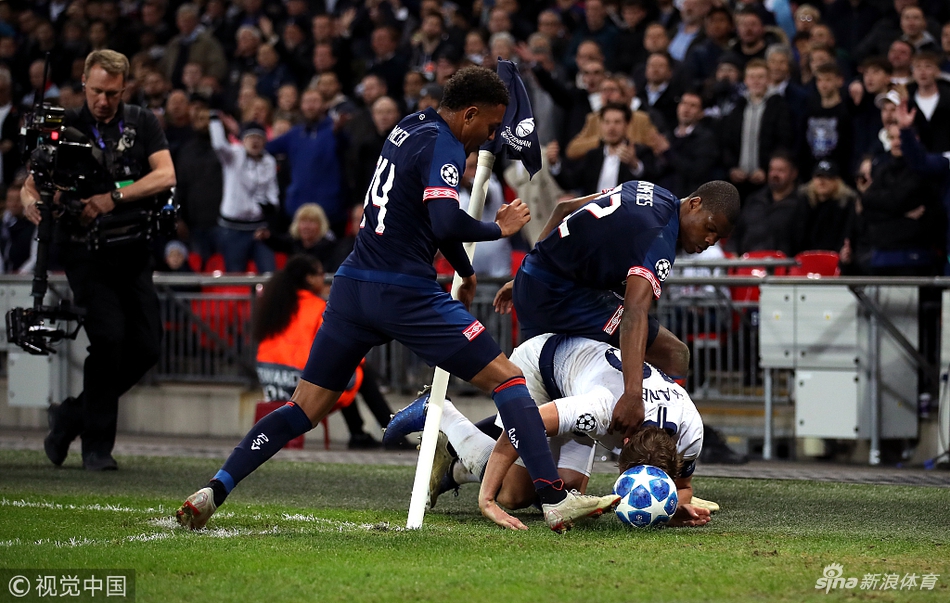 凯恩角旗杆护球被推出