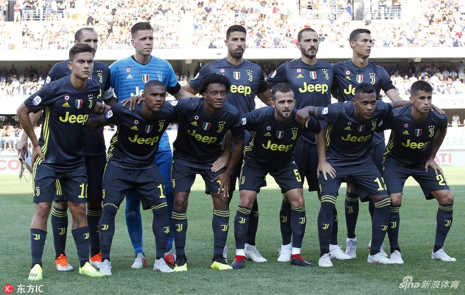 尤文赛前全家福