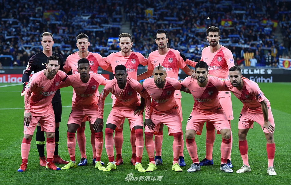 巴萨首发全家福