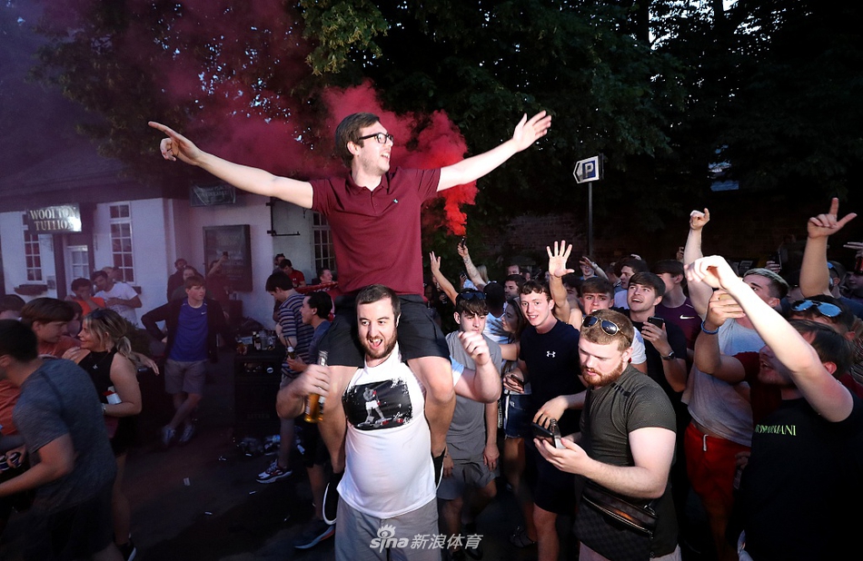 终于等到30年后的这一天！利物浦彻底疯狂