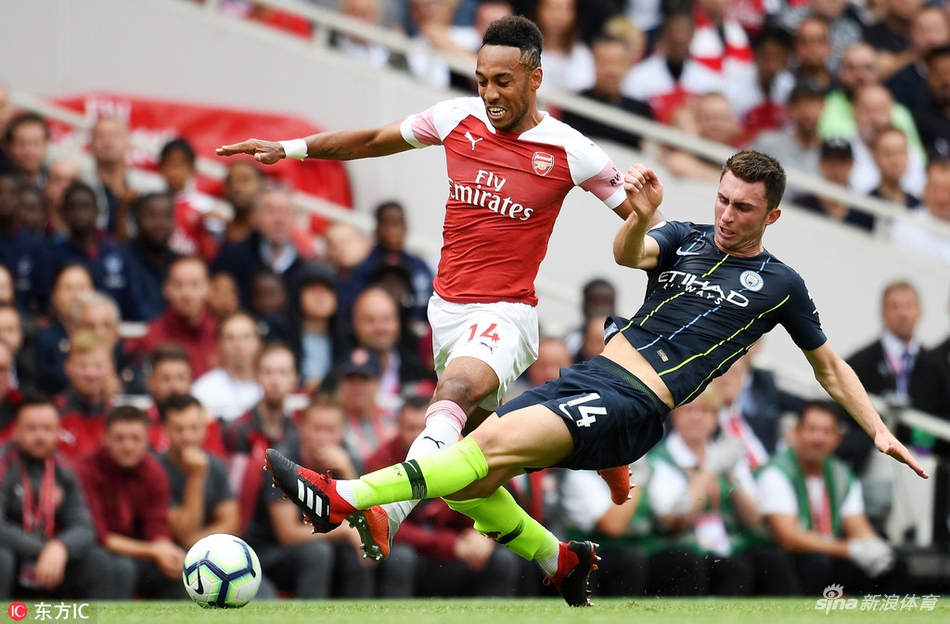 拉波尔特铲断奥巴梅杨