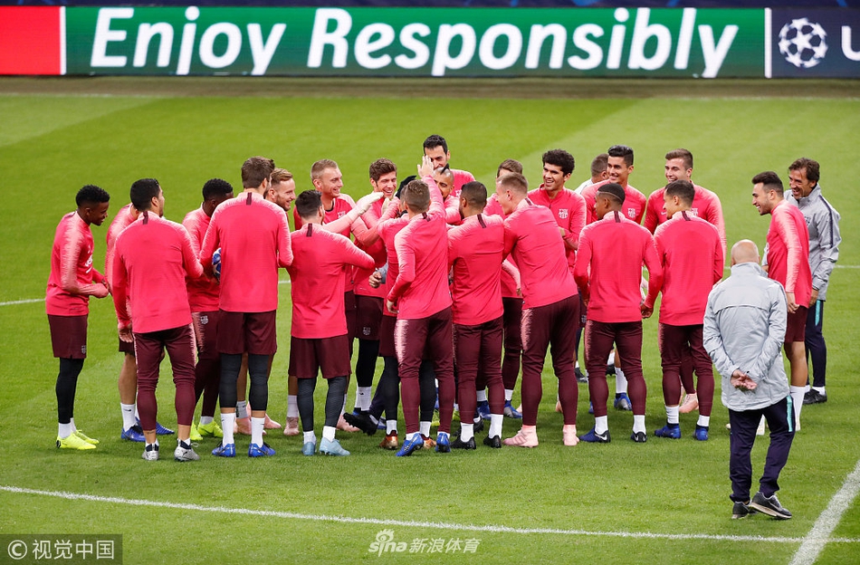 巴萨对国米赛前梅西随队备战