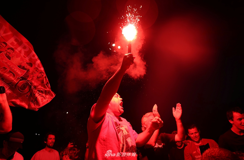 终于等到30年后的这一天！利物浦彻底疯狂