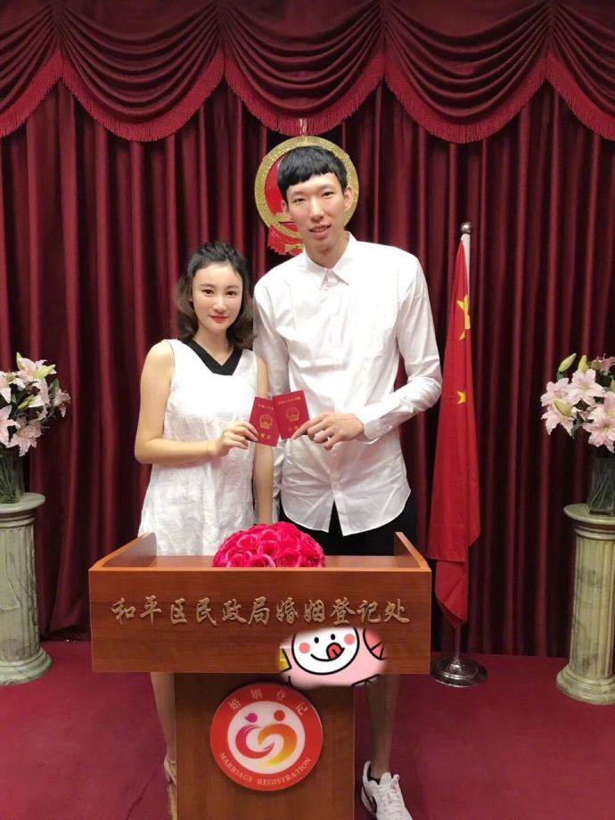 周琦与女友领证结婚！女方是一名空姐 两人已在一起6年