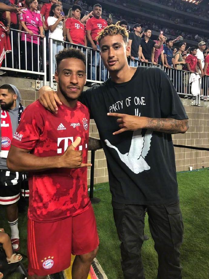 交际花！哈登库兹马现场观战拜仁战皇马 与多位球星合影