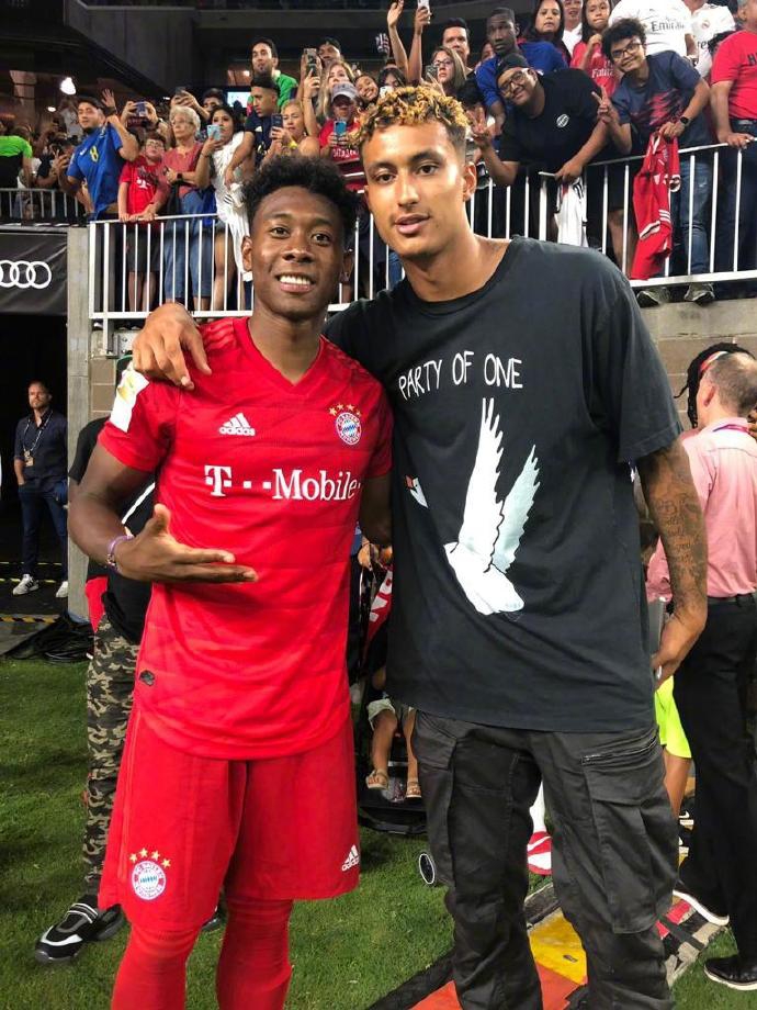 交际花！哈登库兹马现场观战拜仁战皇马 与多位球星合影