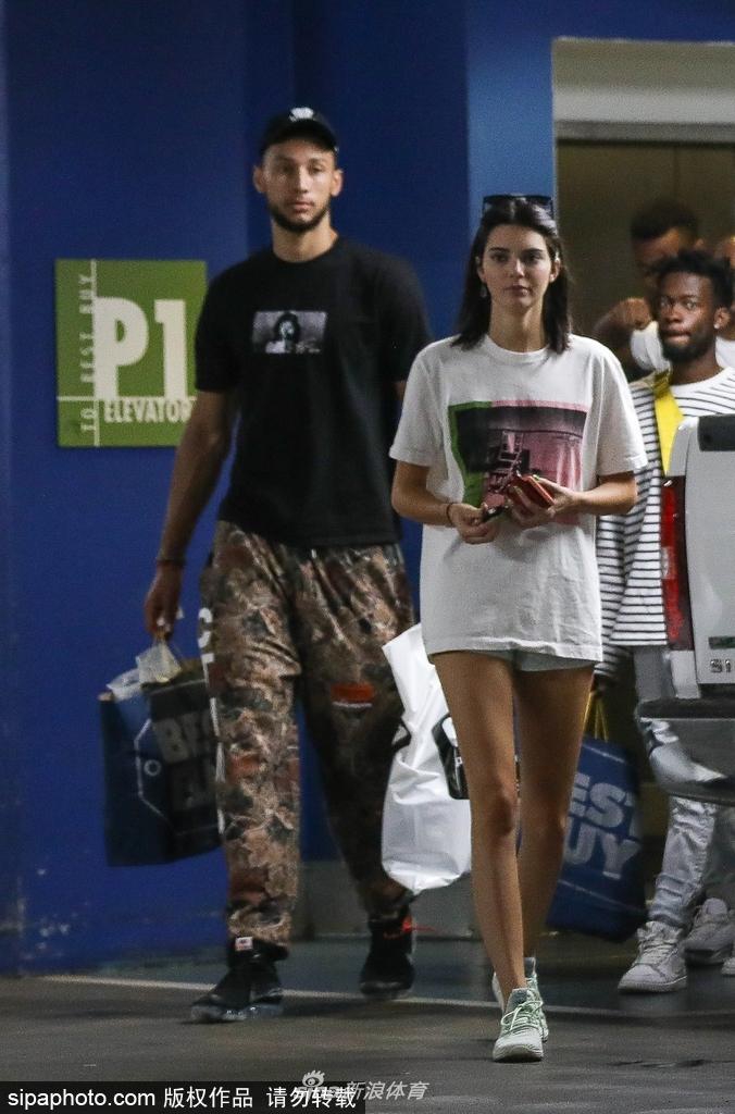 最强新人王公开承认与卡戴珊小妹恋情！两人在一起已三个多月